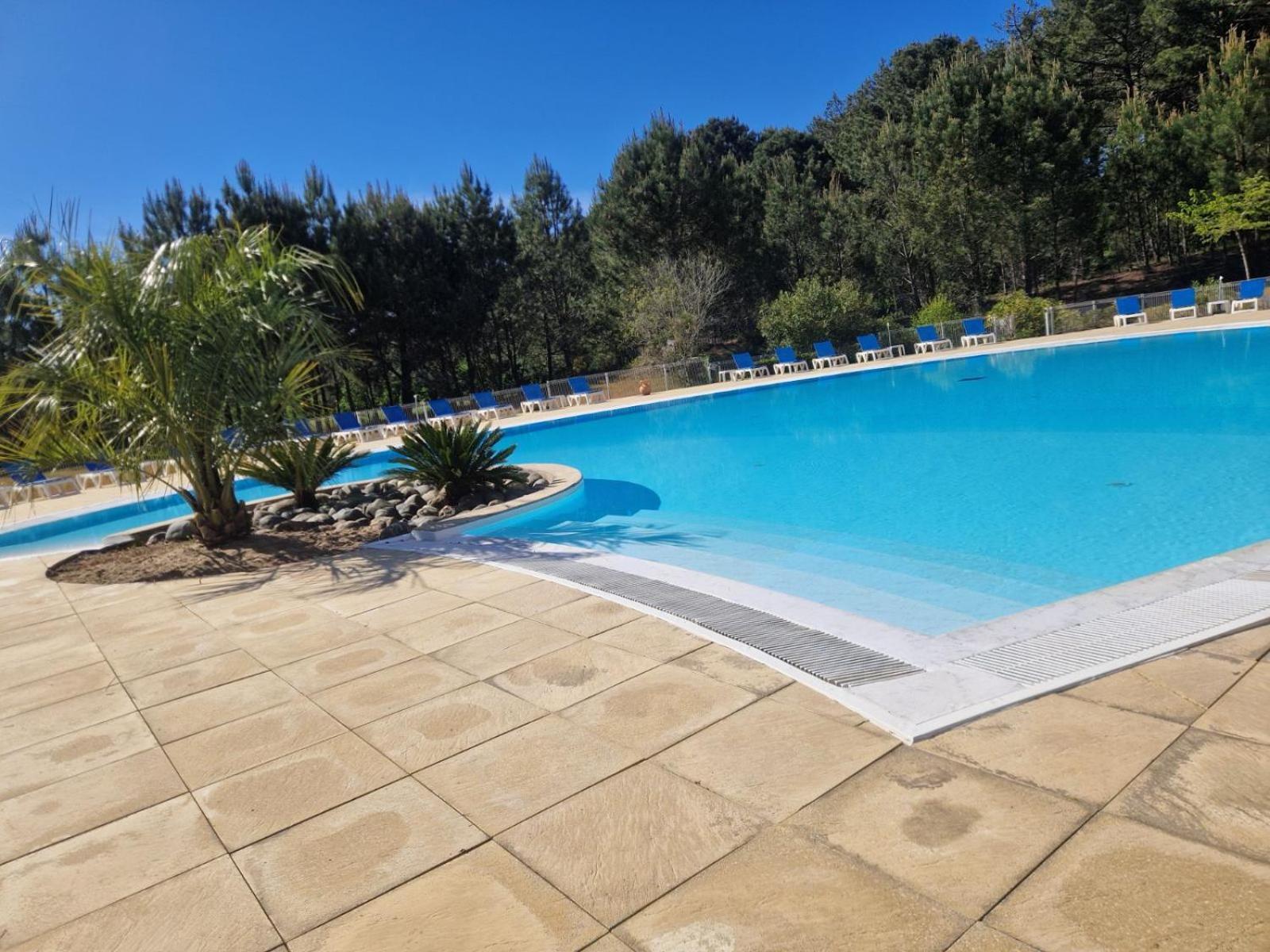 Au Coeur Du Golf, Proche Du Et Velodyssee Apartment