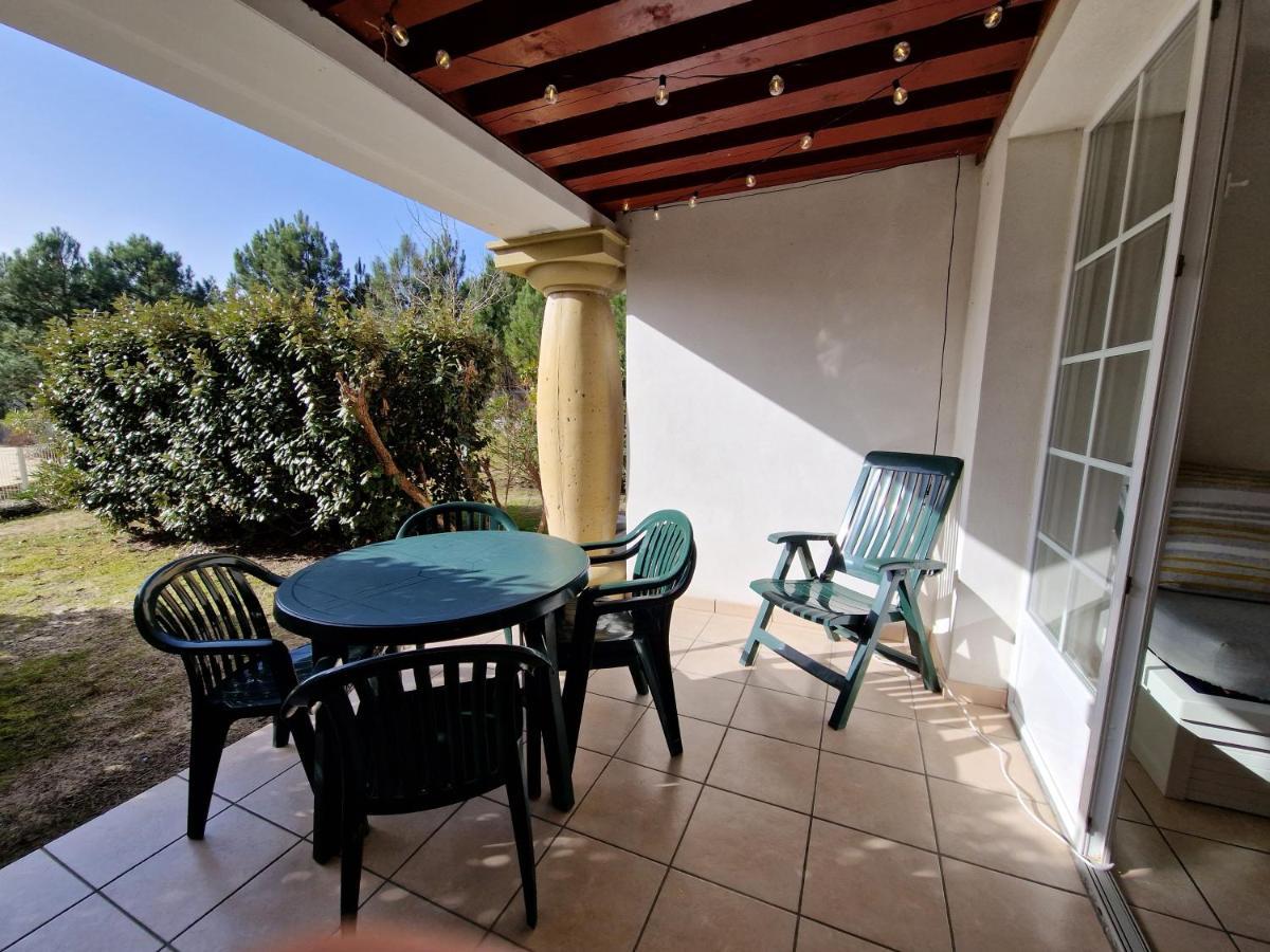 Au Coeur Du Golf, Proche Du Et Velodyssee Apartment