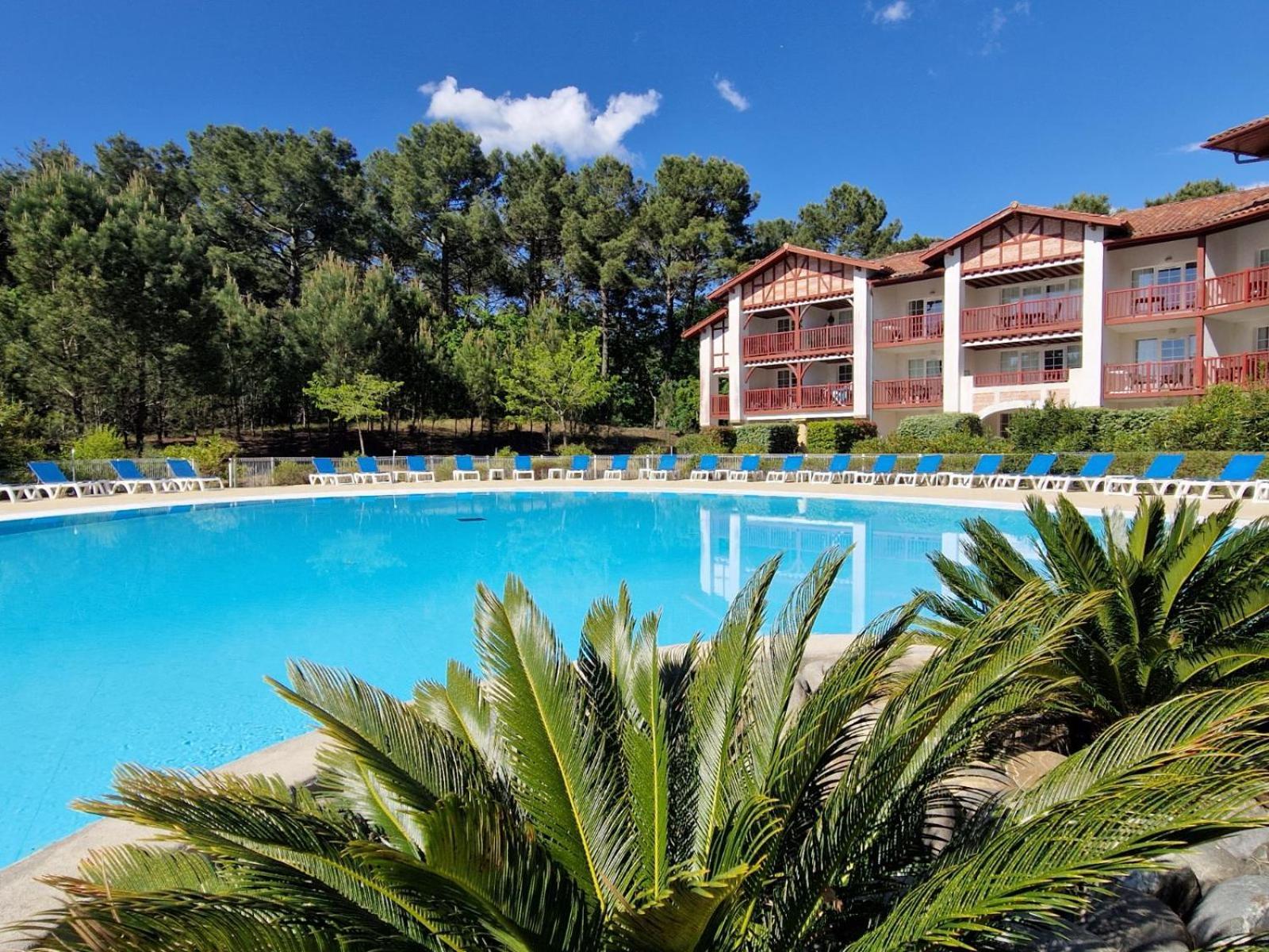 Au Coeur Du Golf, Proche Du Et Velodyssee Apartment
